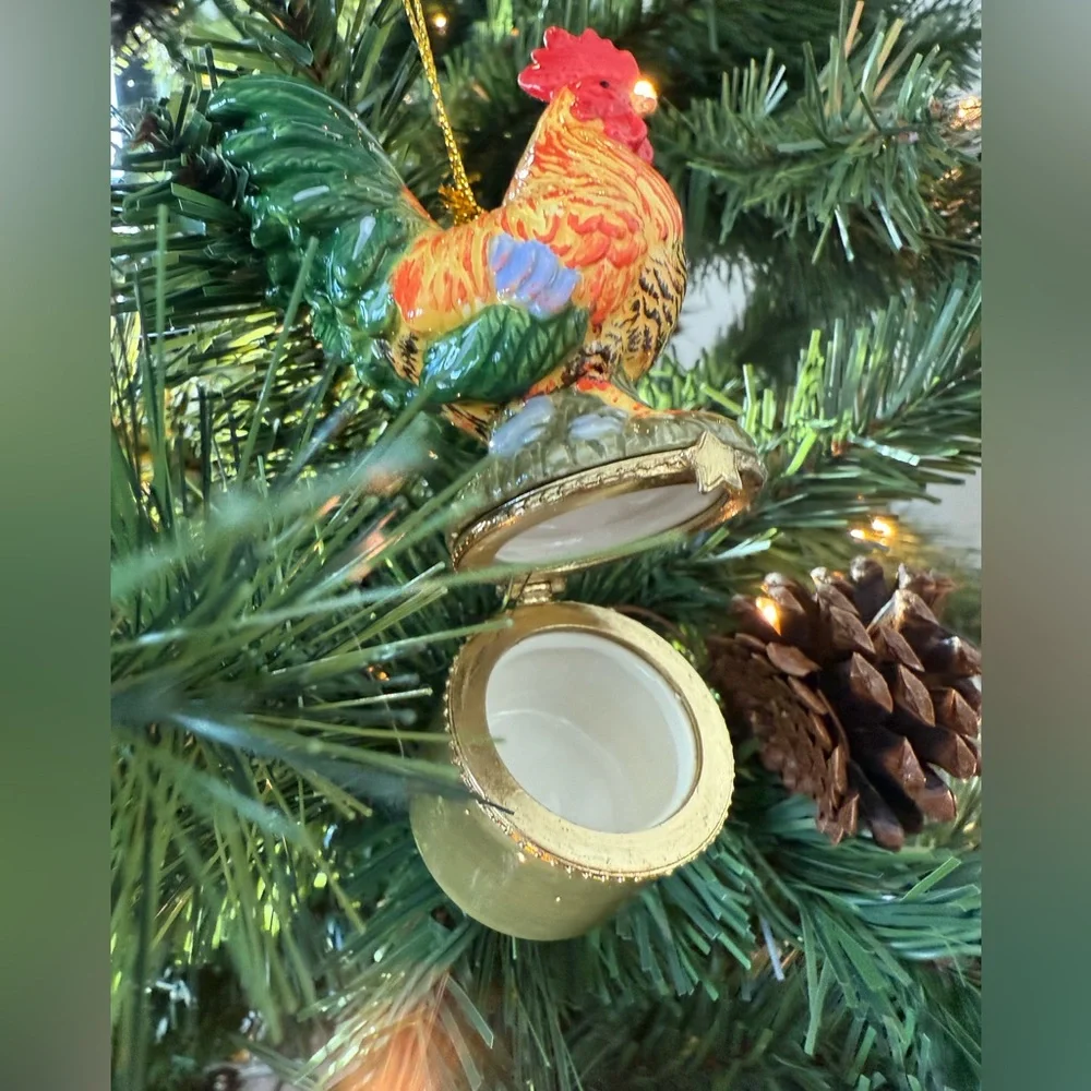 Porcelain Rooster hidden treasure hinged trinket box ornament - Picture 5 of 5